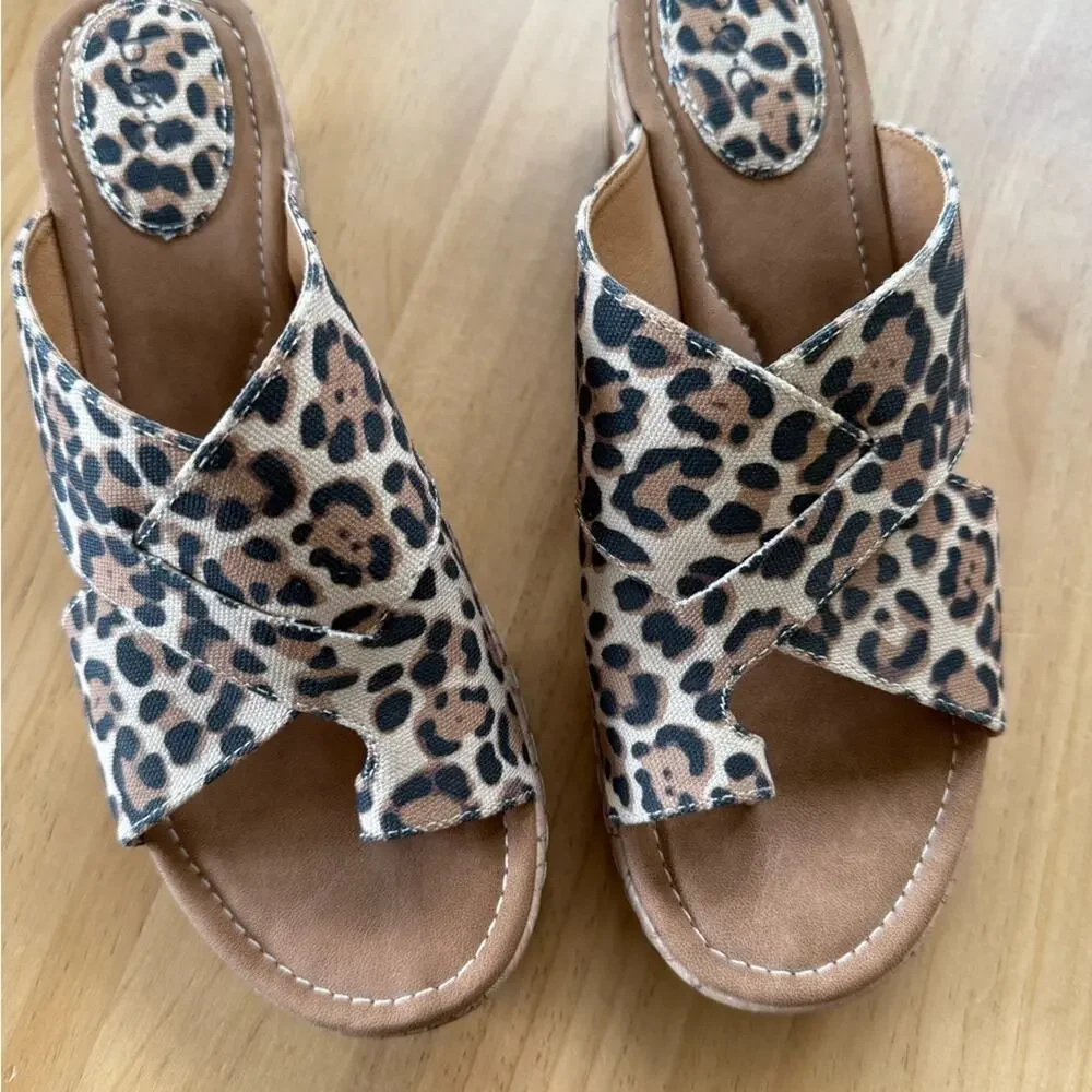 Born BOC Women’s Sz 11 Animal Print Wedge Sandals Brown Leopard Cheetah - Picture 2 of 7